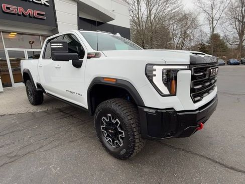 Used 2025 GMC Sierra 2500 AT4X image 8