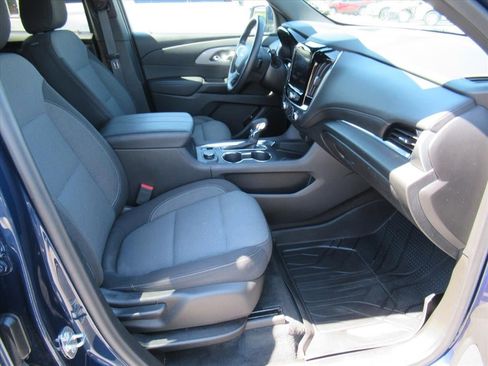 Used 2022 Chevrolet Traverse LT FWD image 10