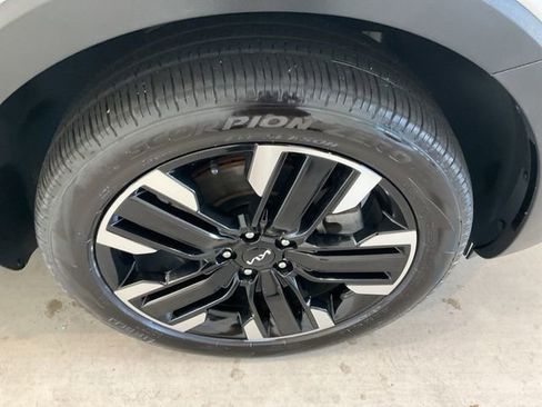 Used 2024 Kia Telluride SX w/ Towing Package FWD image 30