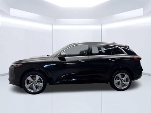 Used 2025 Audi Q5 Premium Plus AWD/4WD image 2