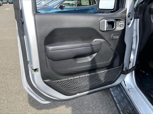 Used 2023 Jeep Gladiator Sport AWD/4WD image 18