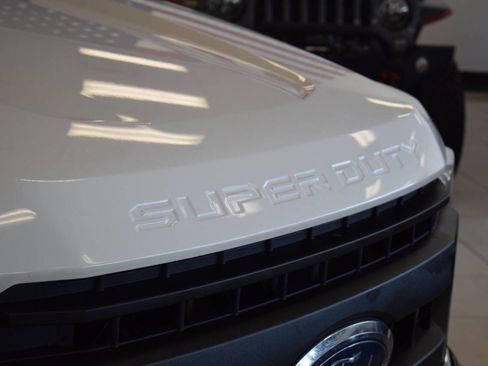 Used 2022 Ford F250 XL w/ Power Equipment Group image 13