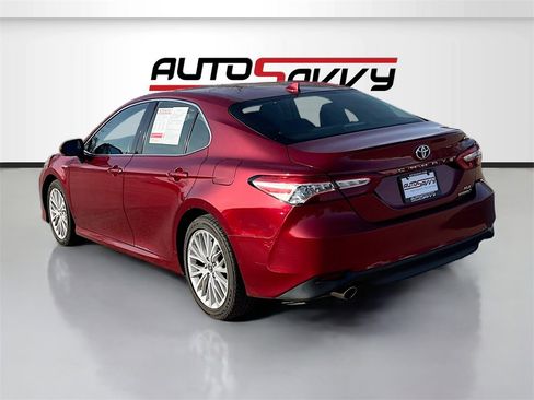 Used 2020 Toyota Camry XLE image 5