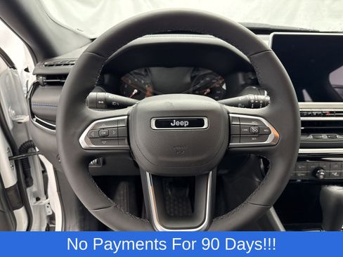 New 2025 Jeep Compass Latitude w/ Sun & Sound Group AWD/4WD image 15