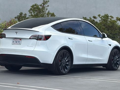 Used 2022 Tesla Model Y Performance AWD/4WD image 2
