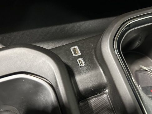 Used 2022 GMC Sierra 1500 AT4X image 24