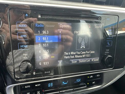 Used 2018 Toyota Corolla SE w/ SE Premium Package FWD image 14