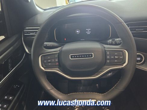 Used 2023 Jeep Wagoneer L Series II AWD/4WD image 10