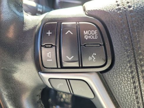 Used 2019 Toyota Highlander XLE image 29