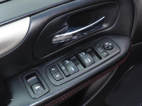 Used 2017 Dodge Grand Caravan GT image 28