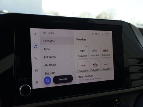 Used 2025 Toyota Camry SE image 32