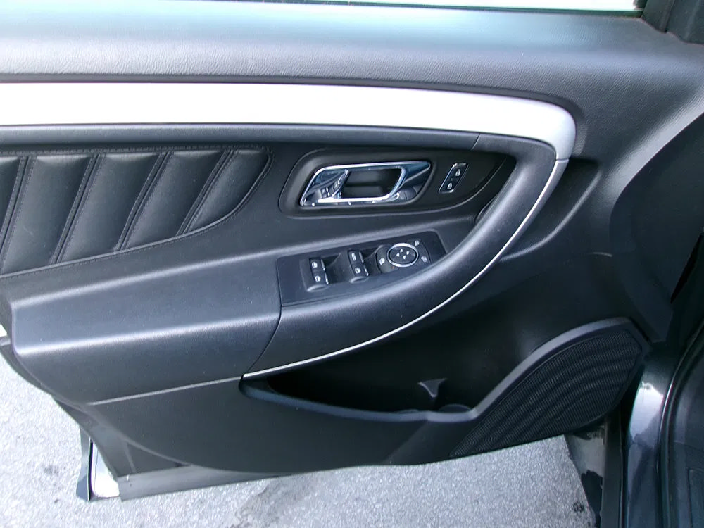 Used 2018 Ford Taurus SEL w/ Equipment Group 201A FWD image 17