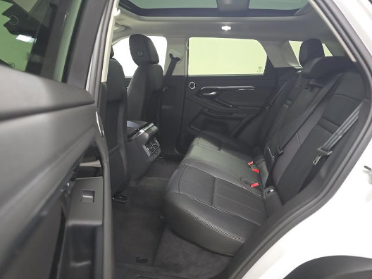 Used 2023 Land Rover Range Rover Evoque SE AWD/4WD image 4