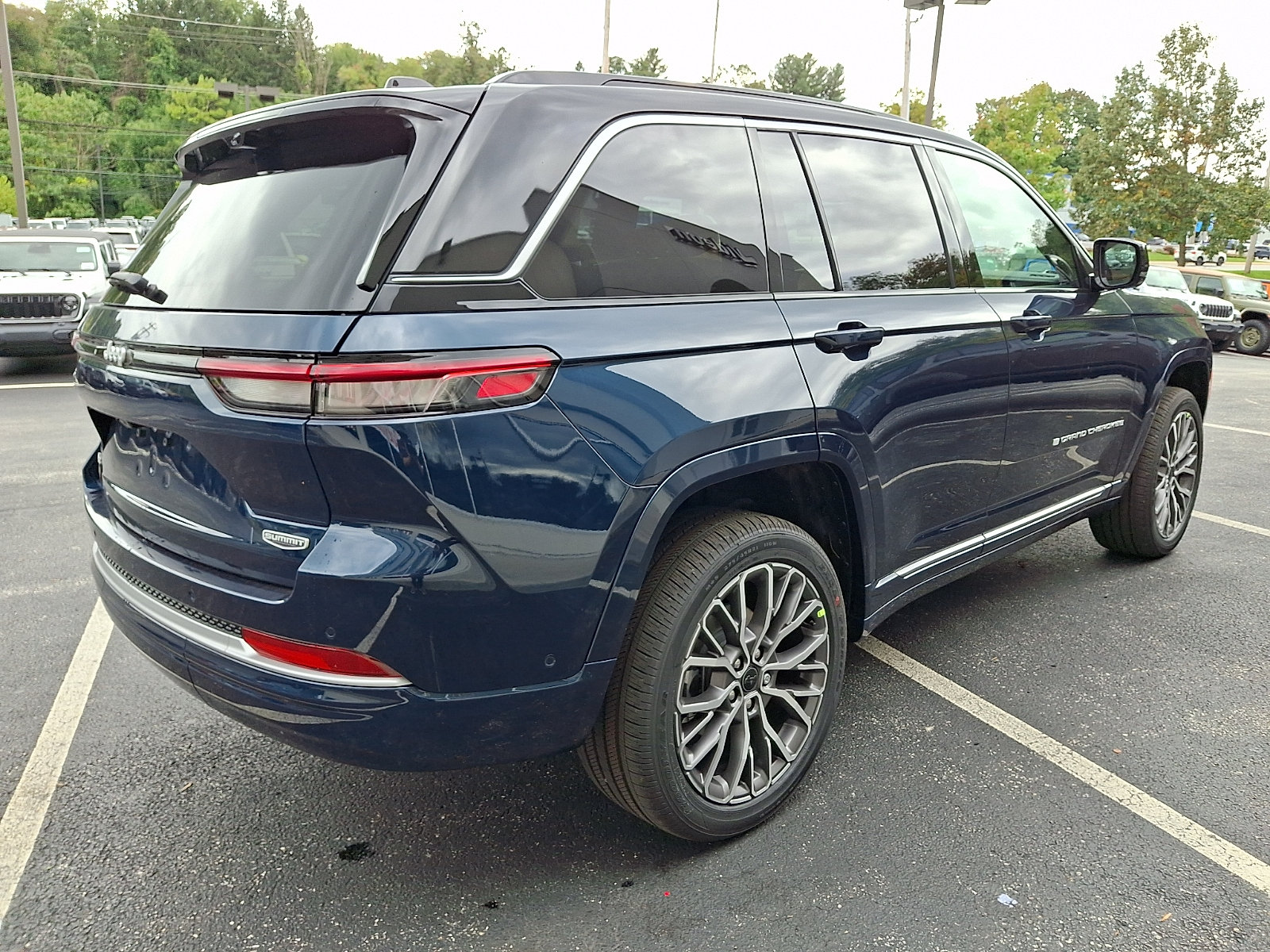 New 2027 Jeep Grand Cherokee Summit AWD/4WD image 3