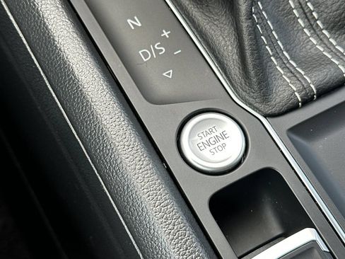 Used 2023 Volkswagen Atlas Cross Sport SE FWD image 22