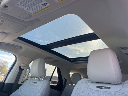 Used 2025 Ford Explorer Platinum w/ Ultimate Package image 13