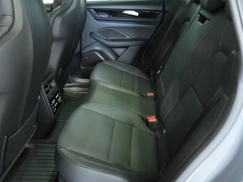 Certified 2025 Porsche Macan 4S Electric AWD/4WD image 26