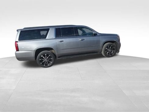 Used 2018 Chevrolet Suburban LT image 15
