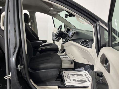 Used 2023 Chrysler Voyager LX FWD image 34