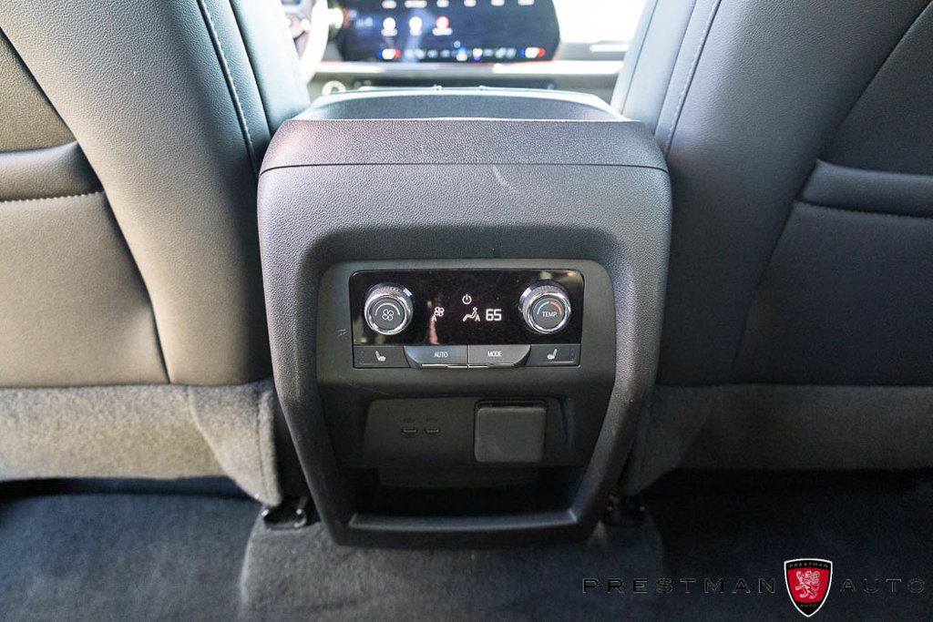 Used 2025 Chevrolet Traverse RS FWD image 39