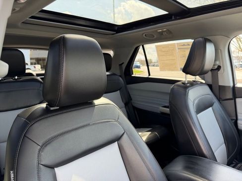 Used 2022 Ford Explorer XLT w/ Equipment Group 202A image 27