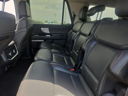 Used 2025 Ford Expedition Active AWD/4WD image 12