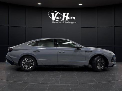 Used 2025 Hyundai Sonata Limited image 2