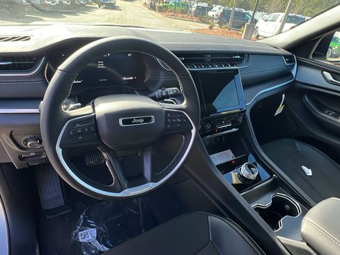 New 2025 Jeep Grand Cherokee L Altitude image 22