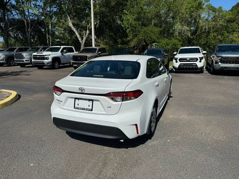 Used 2025 Toyota Corolla LE FWD image 10