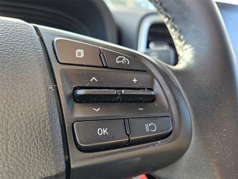 Used 2023 Hyundai Venue SEL image 25