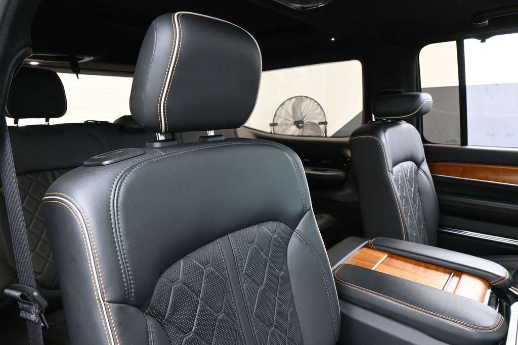 Used 2022 Jeep Grand Wagoneer Series III AWD/4WD image 47