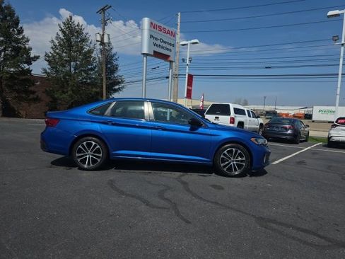 Used 2023 Volkswagen Jetta Sport image 4