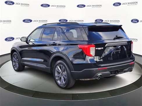 Certified 2022 Ford Explorer XLT w/ Equipment Group 202A image 3