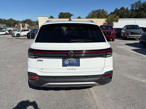Certified 2025 Volkswagen Taos SE w/ Black Wheel Package image 5