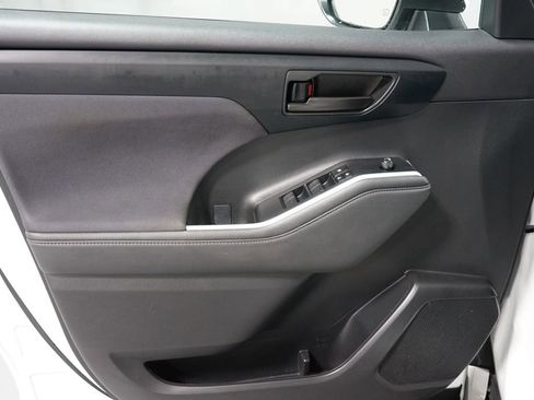 Used 2023 Toyota Highlander L FWD image 30