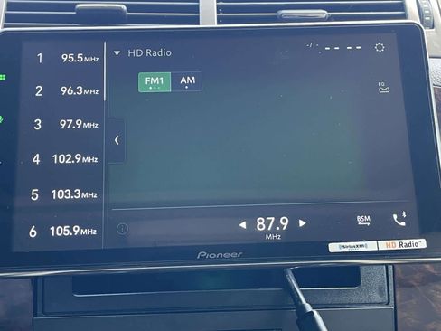 Used 2013 GMC Yukon XL Denali image 20