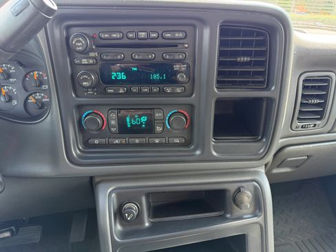 Used 2006 Chevrolet Silverado 3500 2WD Crew Cab image 24
