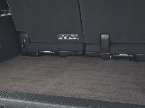 Used 2014 Chevrolet Suburban LT image 9