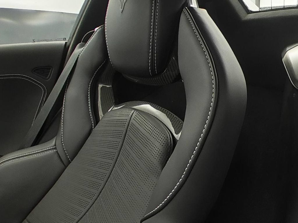 Used 2022 Chevrolet Corvette Stingray Premium Conv w/ Z51 Performance Package RWD image 9