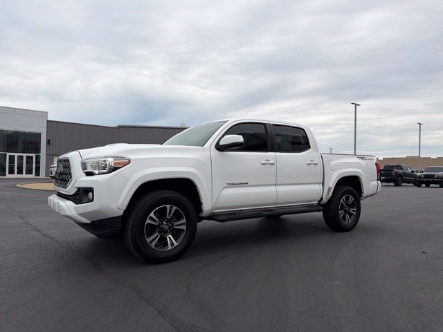 Used 2019 Toyota Tacoma TRD Sport RWD image 3