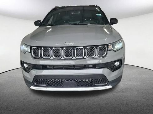 Used 2023 Jeep Compass Limited AWD/4WD image 2