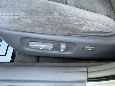 Used 2004 Toyota Camry LE image 9