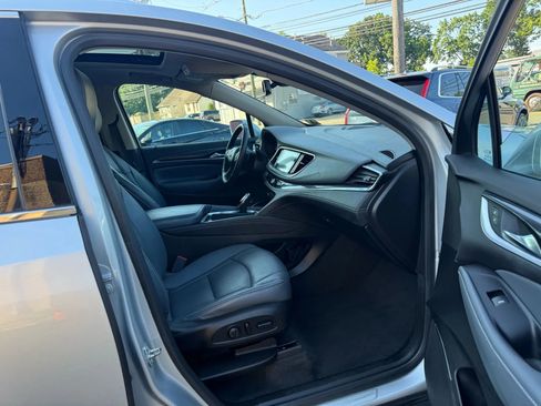 Used 2019 Buick Enclave Premium image 25