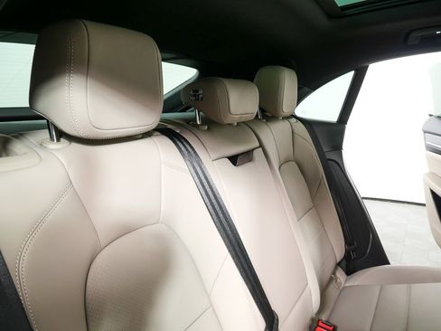 New 2025 Porsche Macan Electric image 23