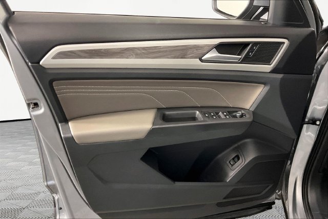 Used 2023 Volkswagen Atlas Cross Sport SE FWD image 16