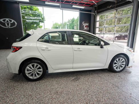 Used 2024 Toyota Corolla SE w/ SE Package FWD image 4