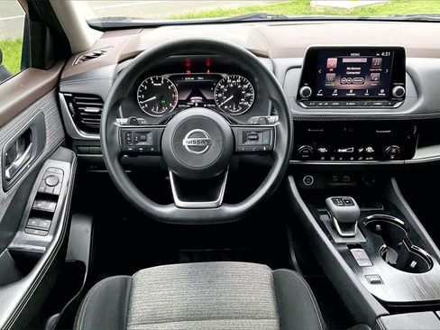 Used 2021 Nissan Rogue SV image 5