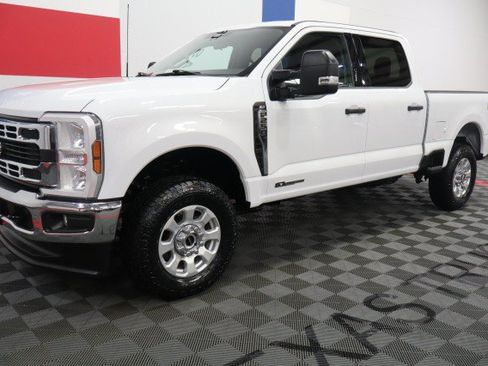 Used 2024 Ford F250 XLT w/ FX4 Off-Road Package AWD/4WD image 12