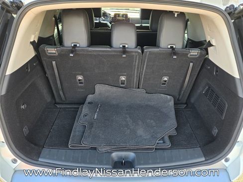Used 2024 Nissan Pathfinder SL FWD image 14