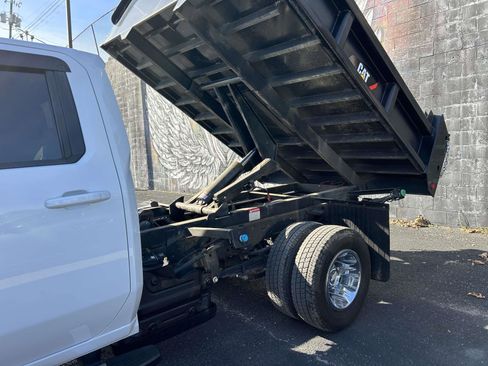 Used 2024 Chevrolet Silverado 3500 LT w/ Convenience Package image 31